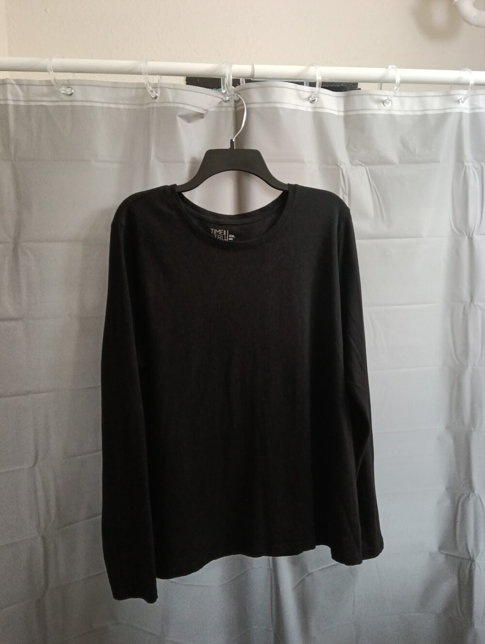 Time and Tru Black Long-Sleeve Crewneck Tee